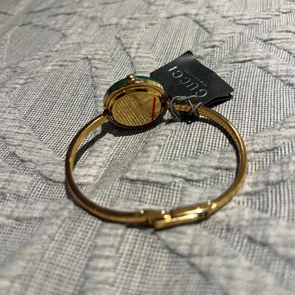 Women’s Gucci watch/ gold with changeable colors. - Picture 7 of 9